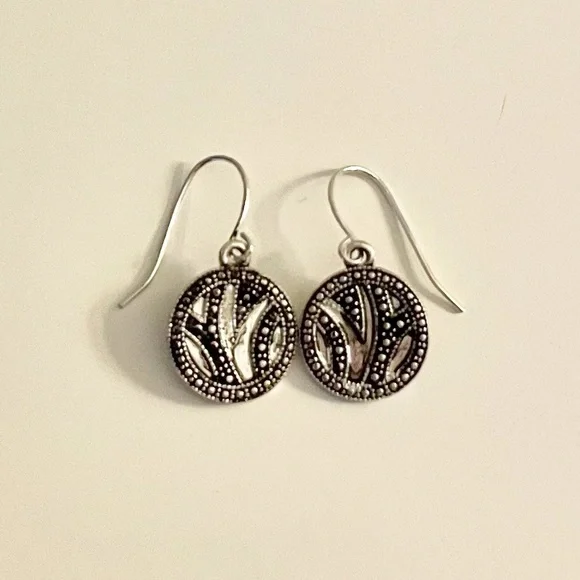 Metal Design Small Round Dangle Earrings - Picture 3 of 11